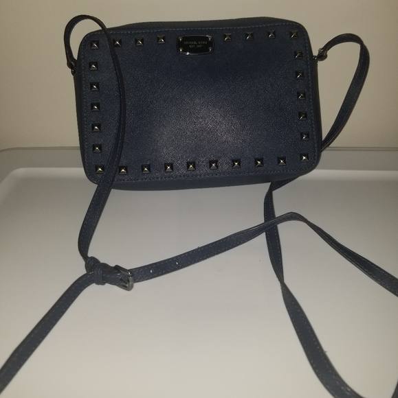 ❌ Sold ❌ Blue studded Michael Kors crossbody - Picture 1 of 7
